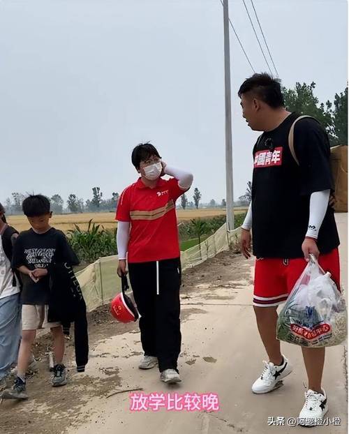 2025澳门全年資料免費大全和养3弟妹女生遭堵门与女孩不堪养活三弟妹压力轻生续